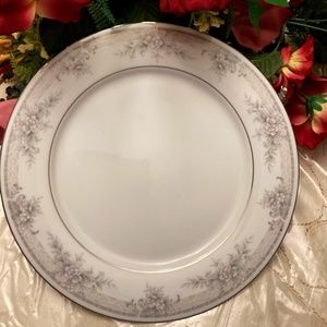 Sweet Leilani Dinner Plates